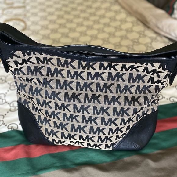 Michael Kors - Picture 2 of 4